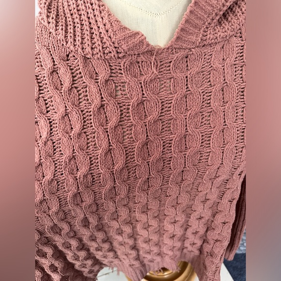 EUC Women’s BKE chunky cable knit distressed hoodie sweater sz L mauve - Picture 6 of 7